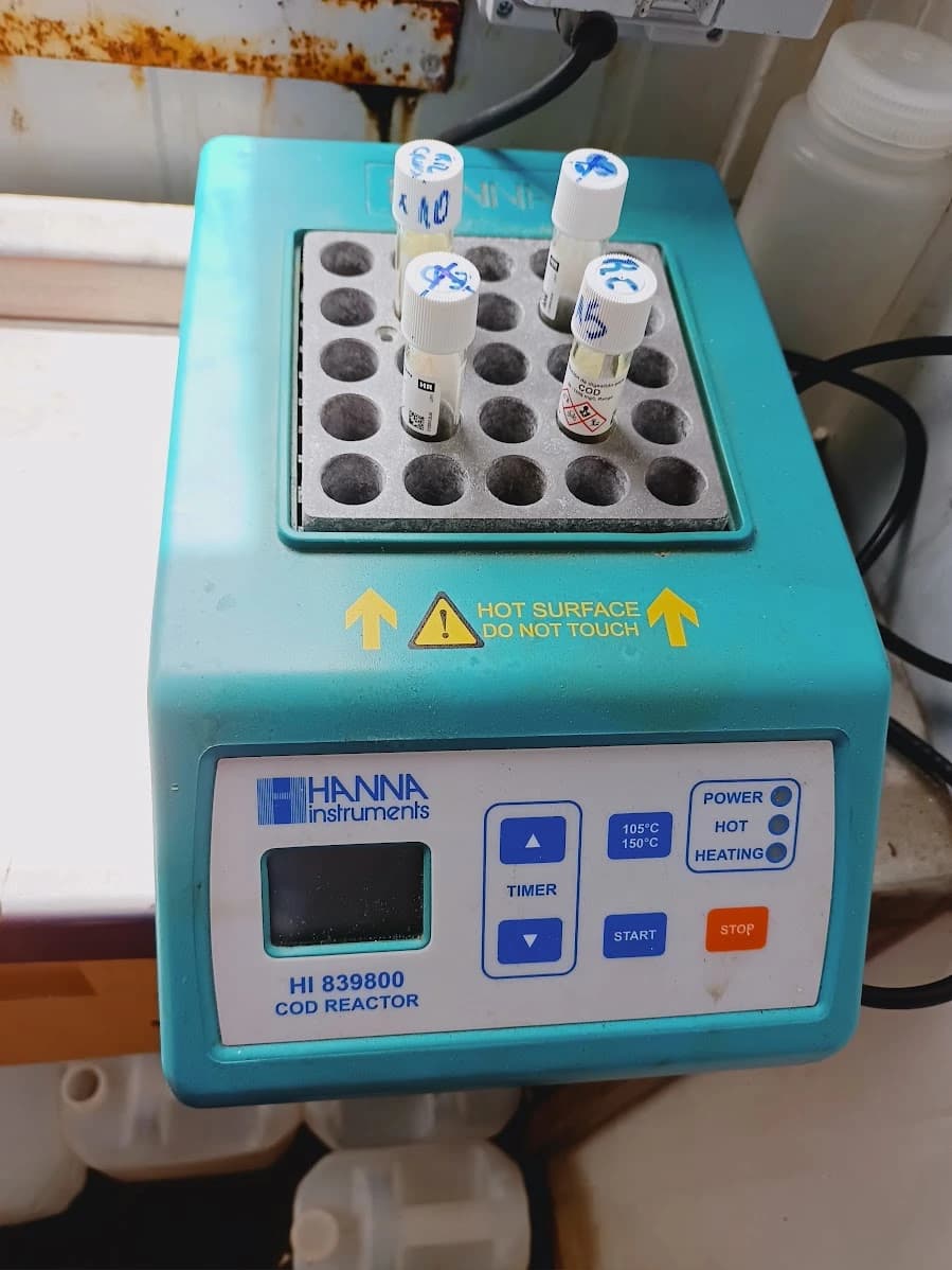 Medición de DQO en efluentes industriales — tratamiento RILES, Tayr, sur de Chile